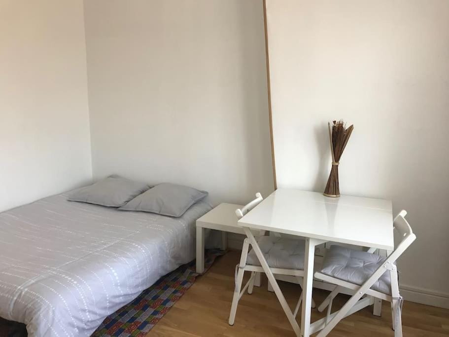 Beau studio lumineux 5min du RER Bagneux Apartment in Île-de-France