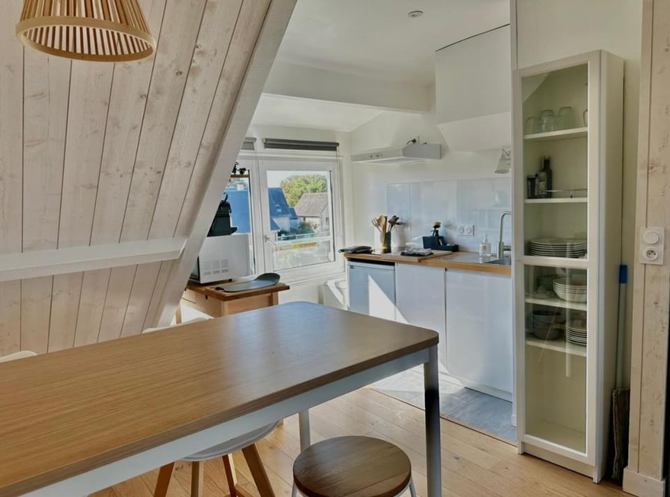 Dining area, kitchen