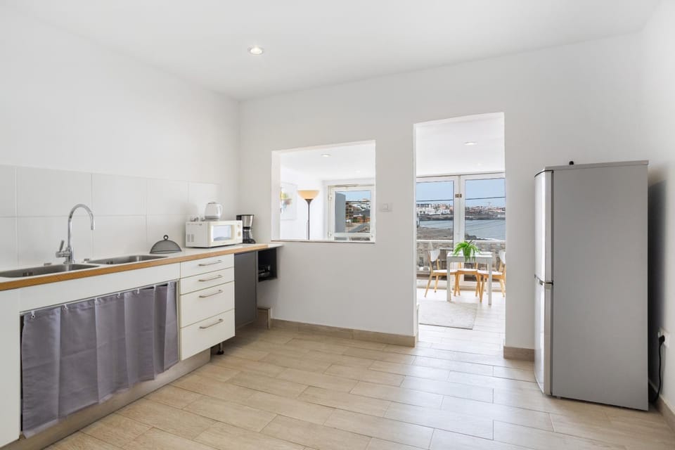 Kitchen or kitchenette, Living room