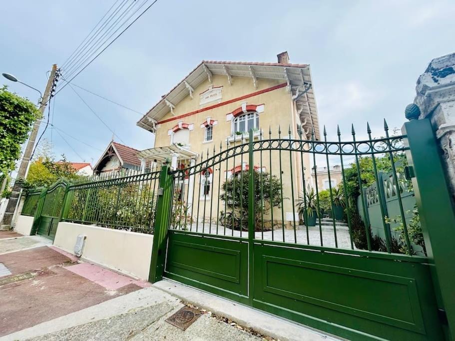 Villa8pers 3'piedplage pleincentre piscine parking wifi Villa in Arcachon