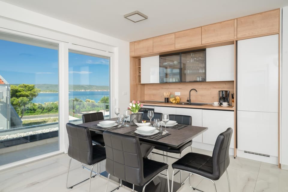 Coffee/tea facilities, Kitchen or kitchenette, Dining area