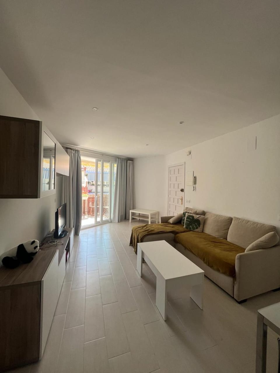 TV and multimedia, Living room, Seating area, Dining area, Evening entertainment