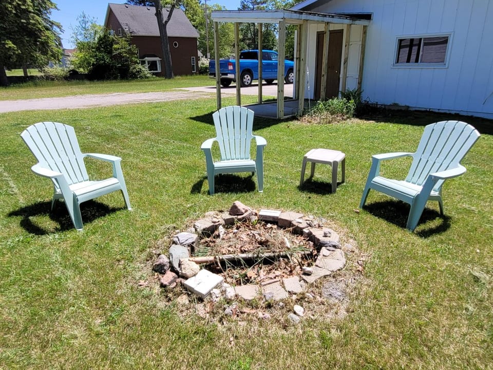 Oscoda Hilltop Haven - Great Location near Beach! House in Oscoda