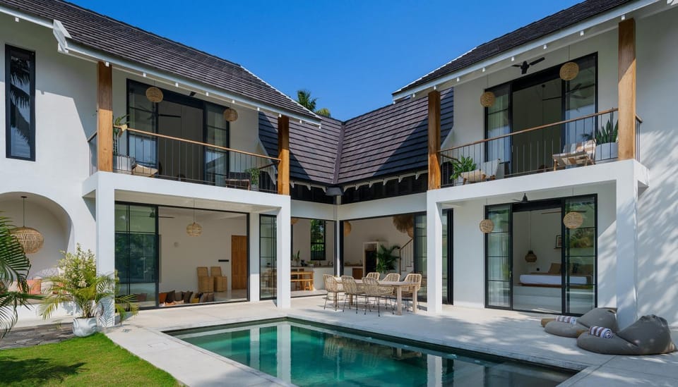 Property building, Day, Garden, Swimming pool, Swimming pool, sunbed