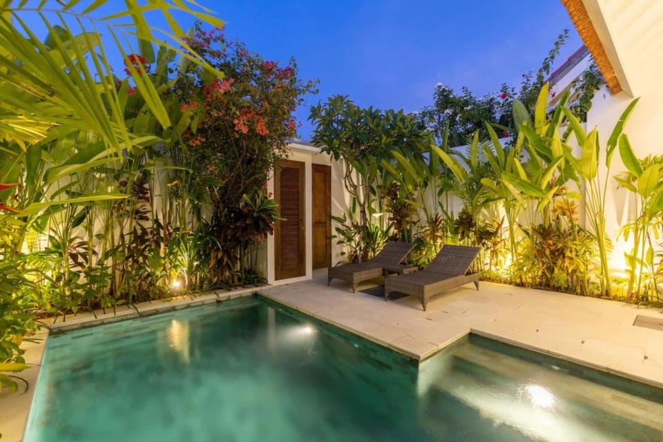 Garden, Garden view, Pool view, Swimming pool, sunbed