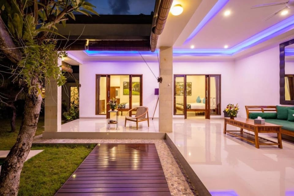 Seminyak lush tropical paradise close to Eatstreet Villa in Kuta