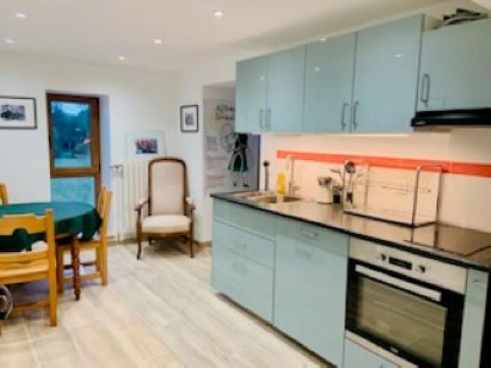 Dining area, oven, stove