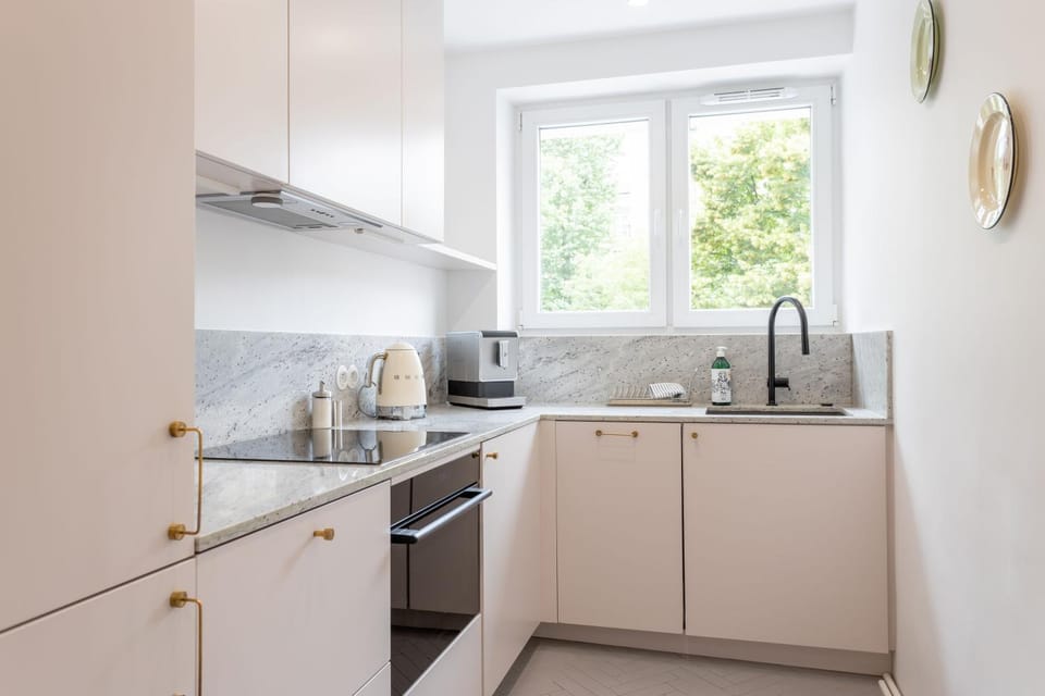 Coffee/tea facilities, Kitchen or kitchenette, dishwasher, stove