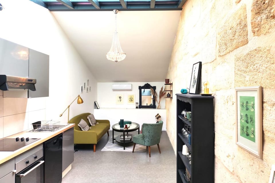 Beautiful duplex with AC - Place du Palais Apartment in Bordeaux