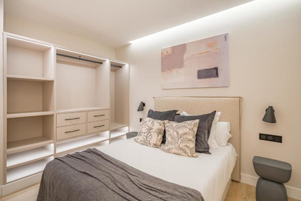Bed, Photo of the whole room, Bedroom, wardrobe