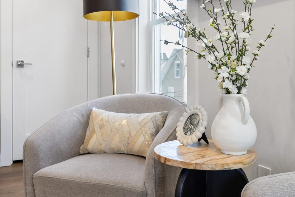 Living room, Seating area