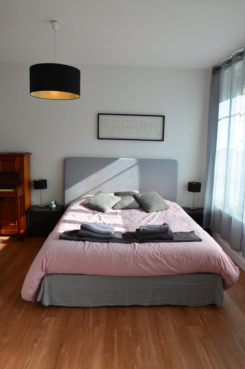 Bed, Photo of the whole room, Bedroom, towels