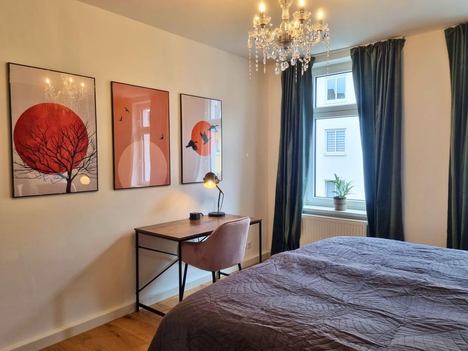 Photo of the whole room, Bedroom