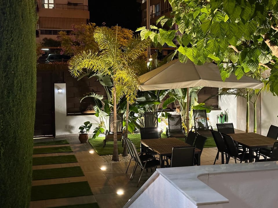 Night, Seating area