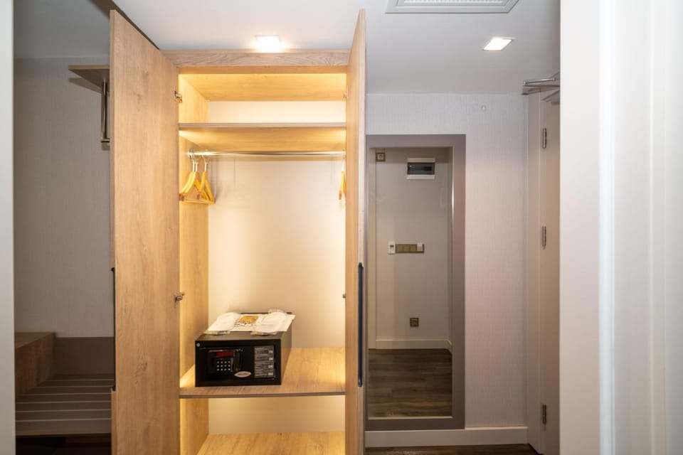 Bathroom, wardrobe
