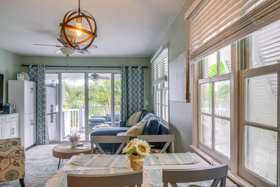 Old Town Proximity - Island Serenity! House in Stock Island
