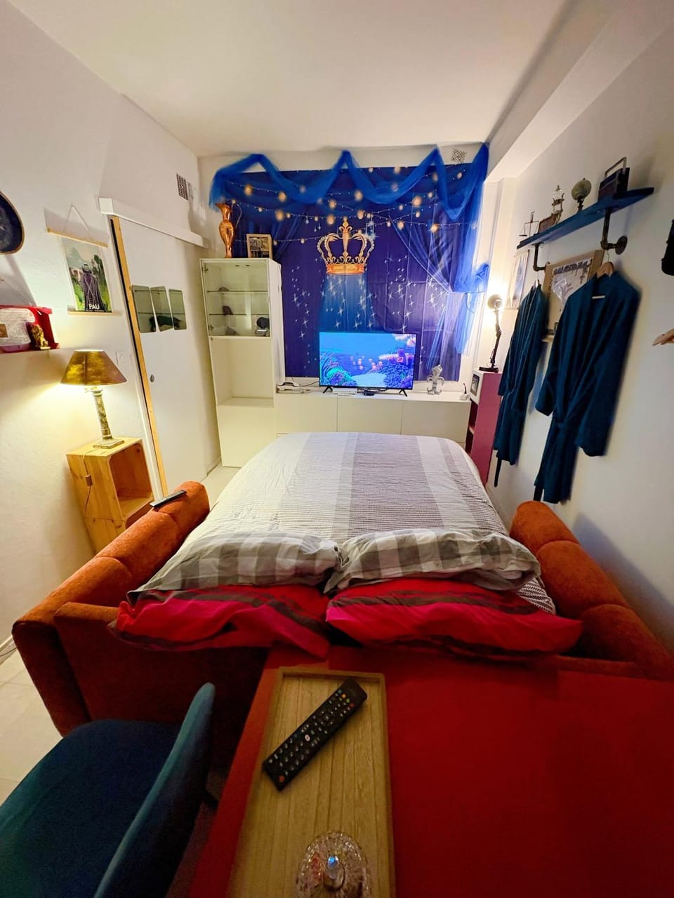 Living room, Photo of the whole room
