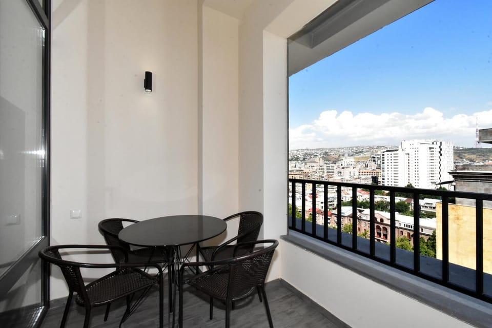 Aram street, 3 bedrooms Grand and Sunny apartment DI64 Apartment in Yerevan