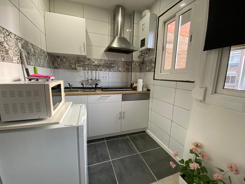 Kitchen or kitchenette