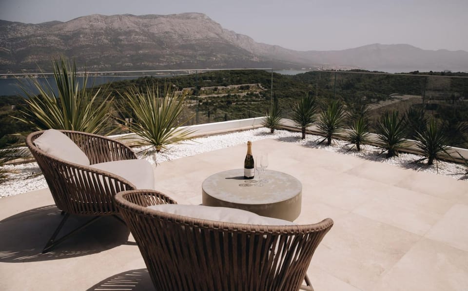 Patio, Day, Natural landscape, Garden, Garden, View (from property/room), Balcony/Terrace, Balcony/Terrace, Seating area, Mountain view, Sea view