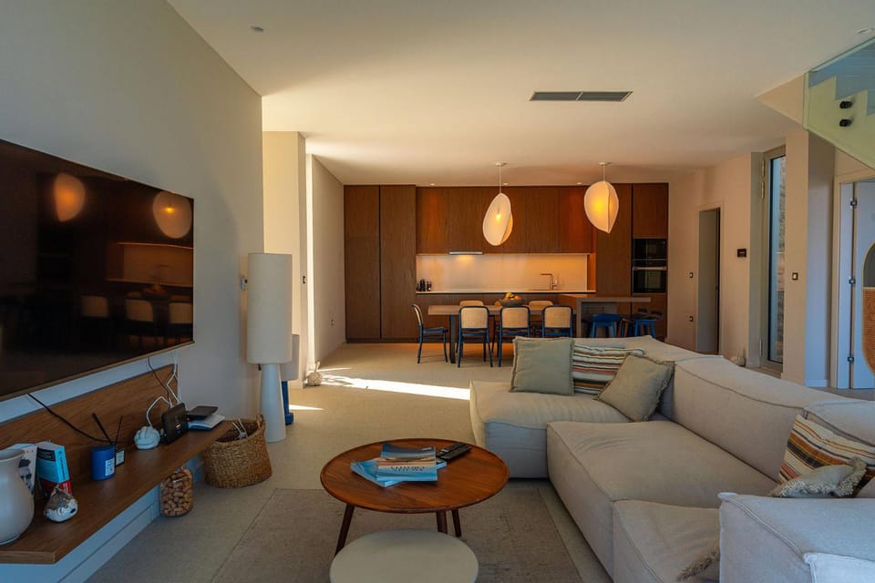 Kitchen or kitchenette, Living room, Seating area, Dining area