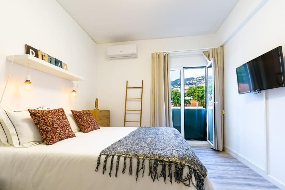 Enjoy the city center at fully equipped 2 BR 5 Min walk to beach & market Apartment in Funchal