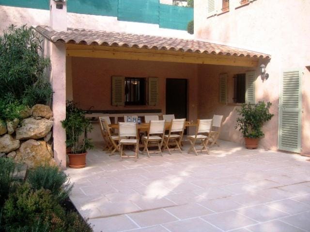 Patio, Dining area