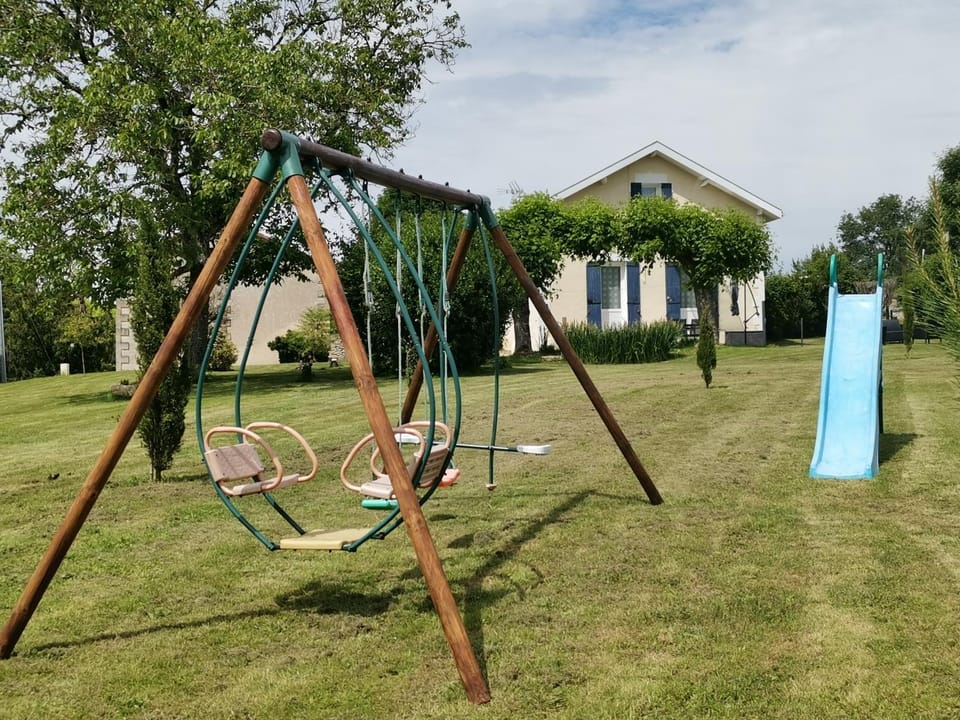 Maison avec grand jardin & bois privé en Dordogne House in Nouvelle-Aquitaine