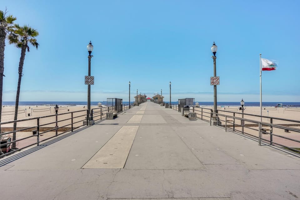 Huntington Beach Condo w/ Pool < 1 Mi to Pier! House in Huntington Beach