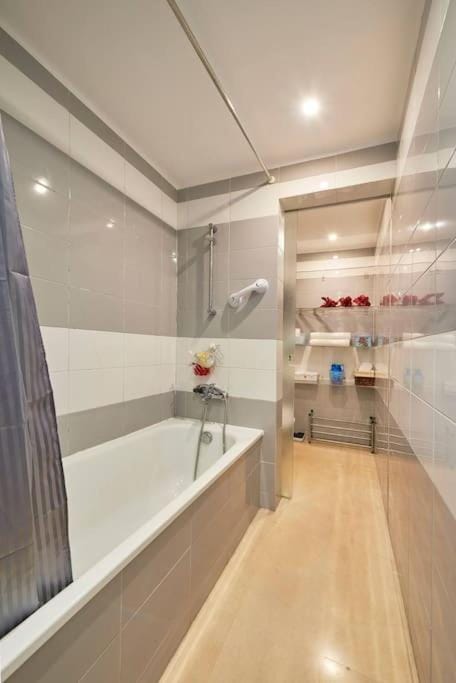 Modern apartment with garage and pool Apartment in Lisbon