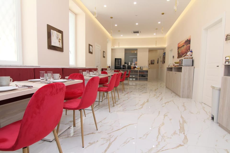Restaurant/places to eat, TV and multimedia, Kitchen or kitchenette, Living room, Banquet/Function facilities, Seating area
