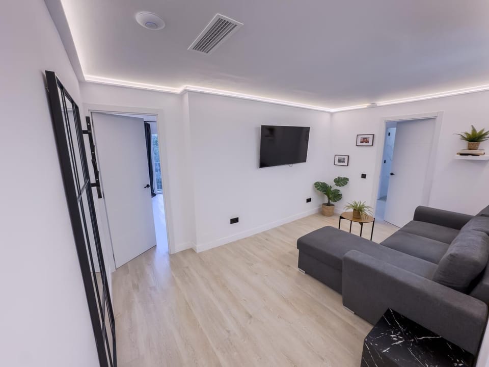 Communal lounge/ TV room, TV and multimedia, Living room, Seating area