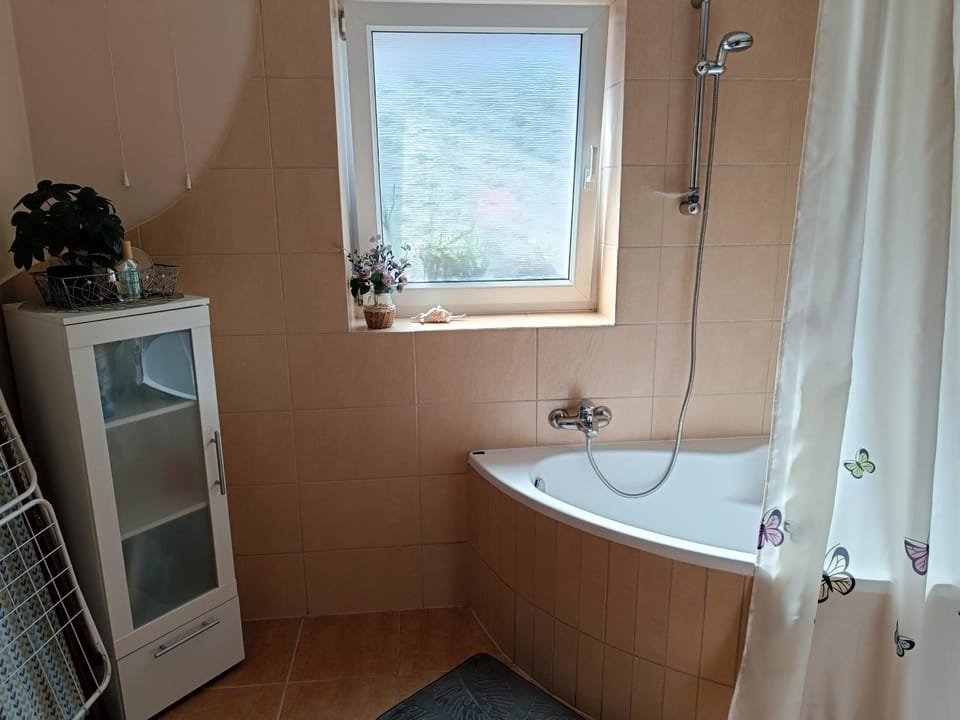 Bathroom, Bath