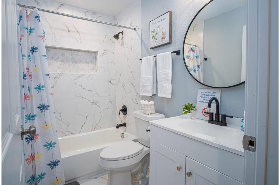 Shower, Toilet, Bathroom, Bath, towels