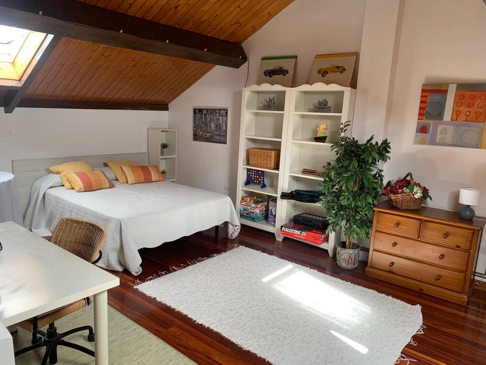 COBRECES CAMPO y PLAYA House in Western coast of Cantabria