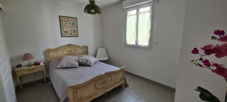 vue mer et garrigue House in Fleury