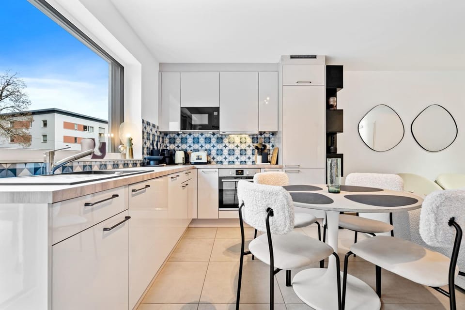 Kitchen or kitchenette, Seating area, Dining area, dishwasher, oven, stove