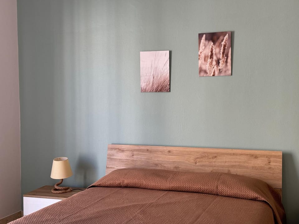 Bed, Decorative detail, Bedroom