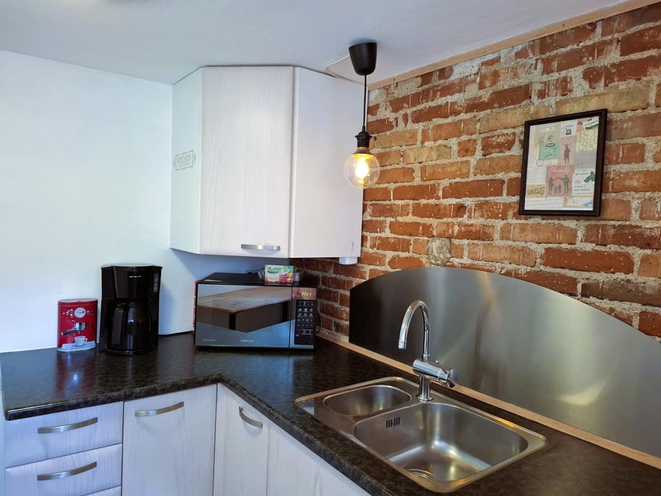 Coffee/tea facilities, microwave, kitchen