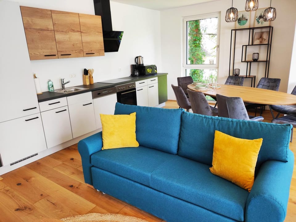 Kitchen or kitchenette, Seating area