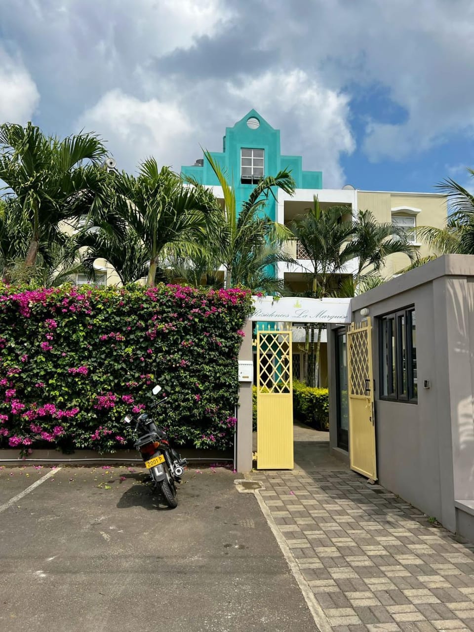 Facade/entrance, Parking