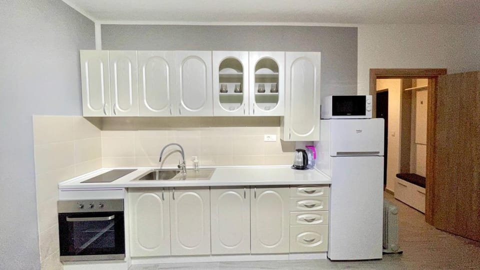 Kitchen or kitchenette, oven, stove