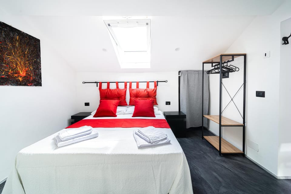 Bed, Photo of the whole room, Bedroom, towels