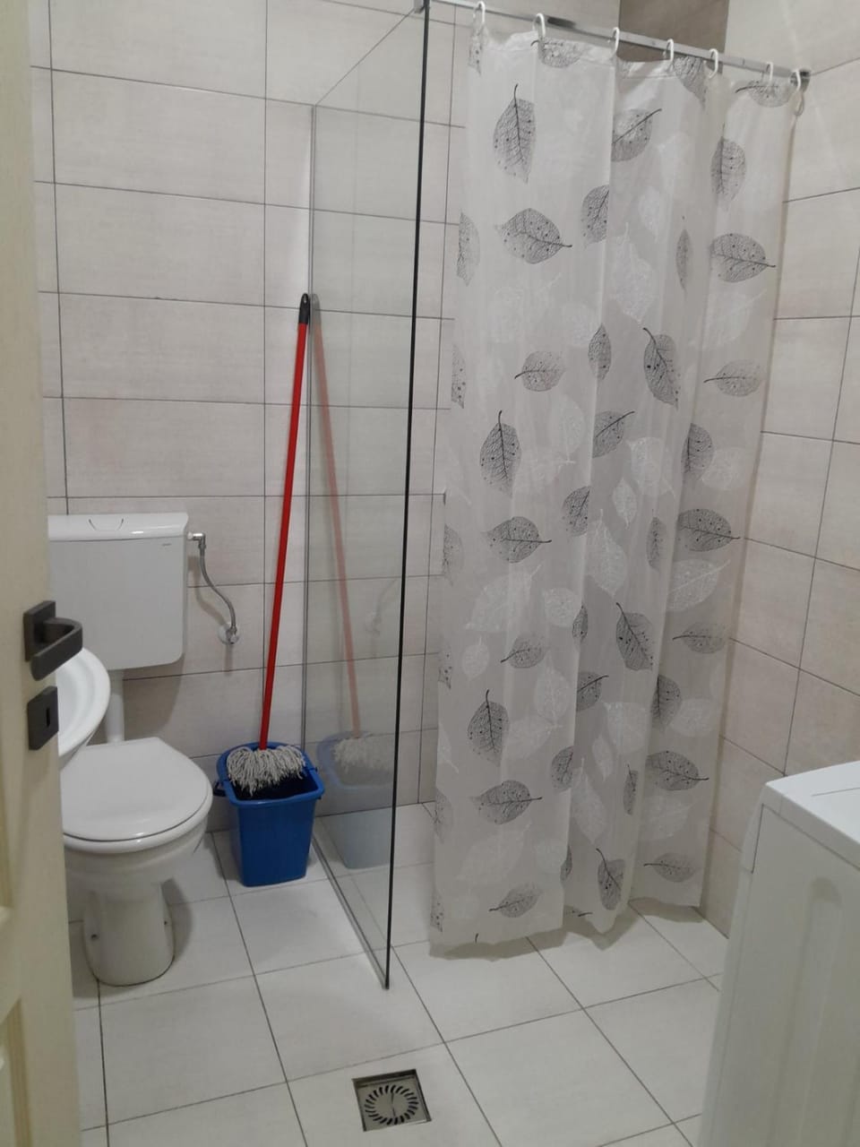 Shower, Toilet