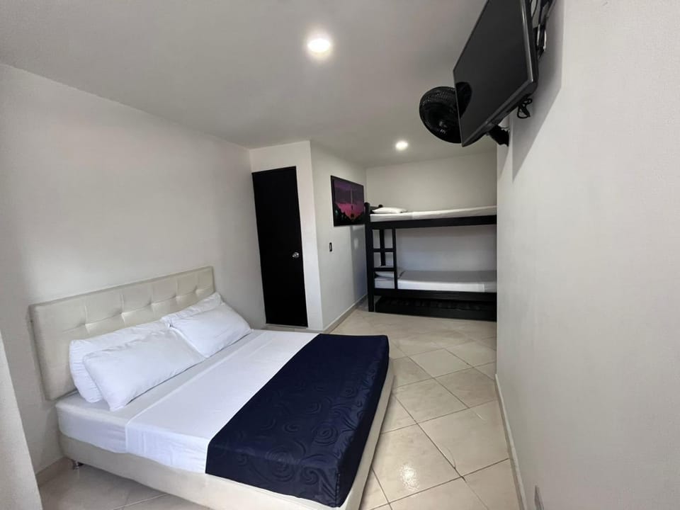 TV and multimedia, Photo of the whole room, Bedroom