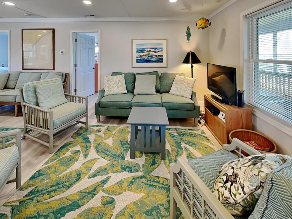 TV and multimedia, Living room, Seating area, furniture