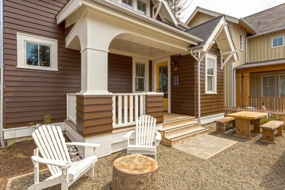 Property building, Patio, Day
