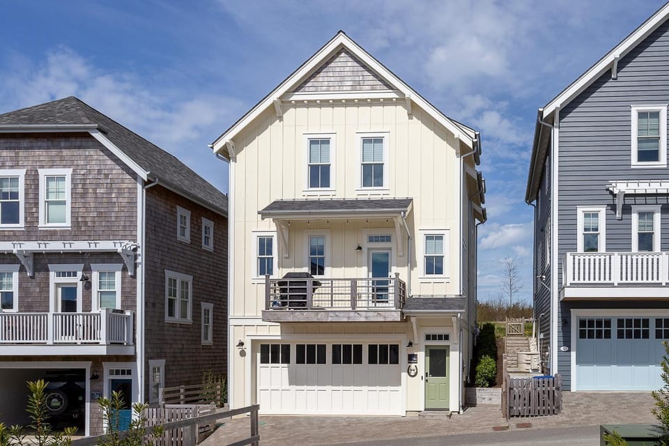Property building, Day, Neighbourhood, Street view