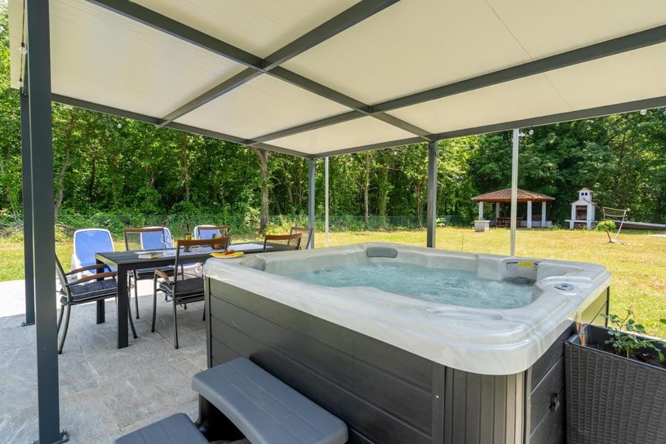 Patio, Hot Tub, Open Air Bath, sunbed