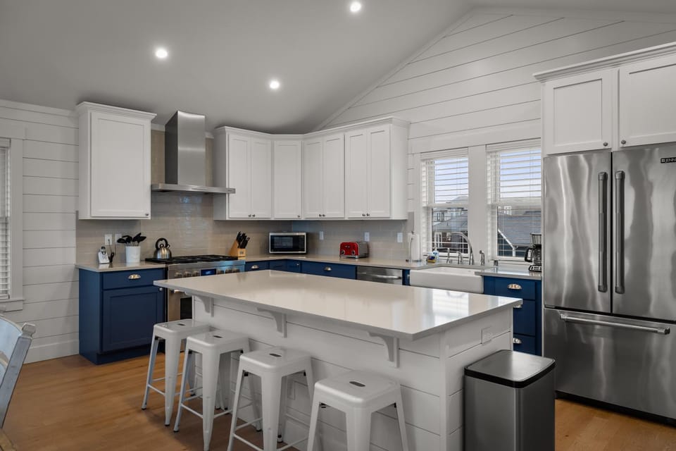 Kitchen or kitchenette, Dining area, dishwasher, oven, pet friendly, stove